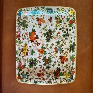 Tin tray with flowers
